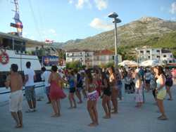 BUCHHANDLUNG SHIP - SHIP OF CULTURE erschien in Stari Grad